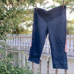 Forever 21 gray workout capris 🤍